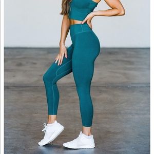 Balance Athletica OG pant pine